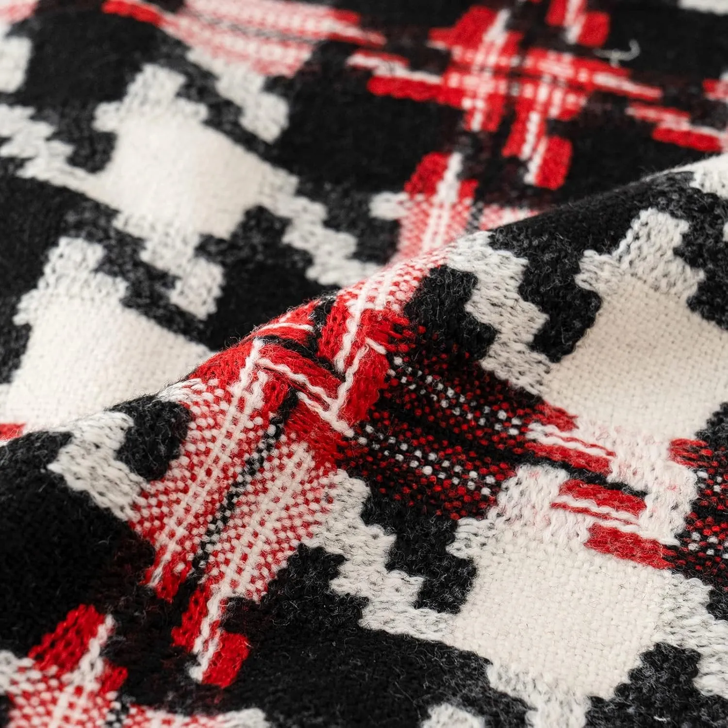 Alerfa 18 x 18 Inch Red Off White Black Houndstooth Cushion Case Luxury Modern Cotton Velvet Square Throw Pillow Cover Decorative Pillow for Couch Sofa Living Room Bedroom Car 45 x 45cm