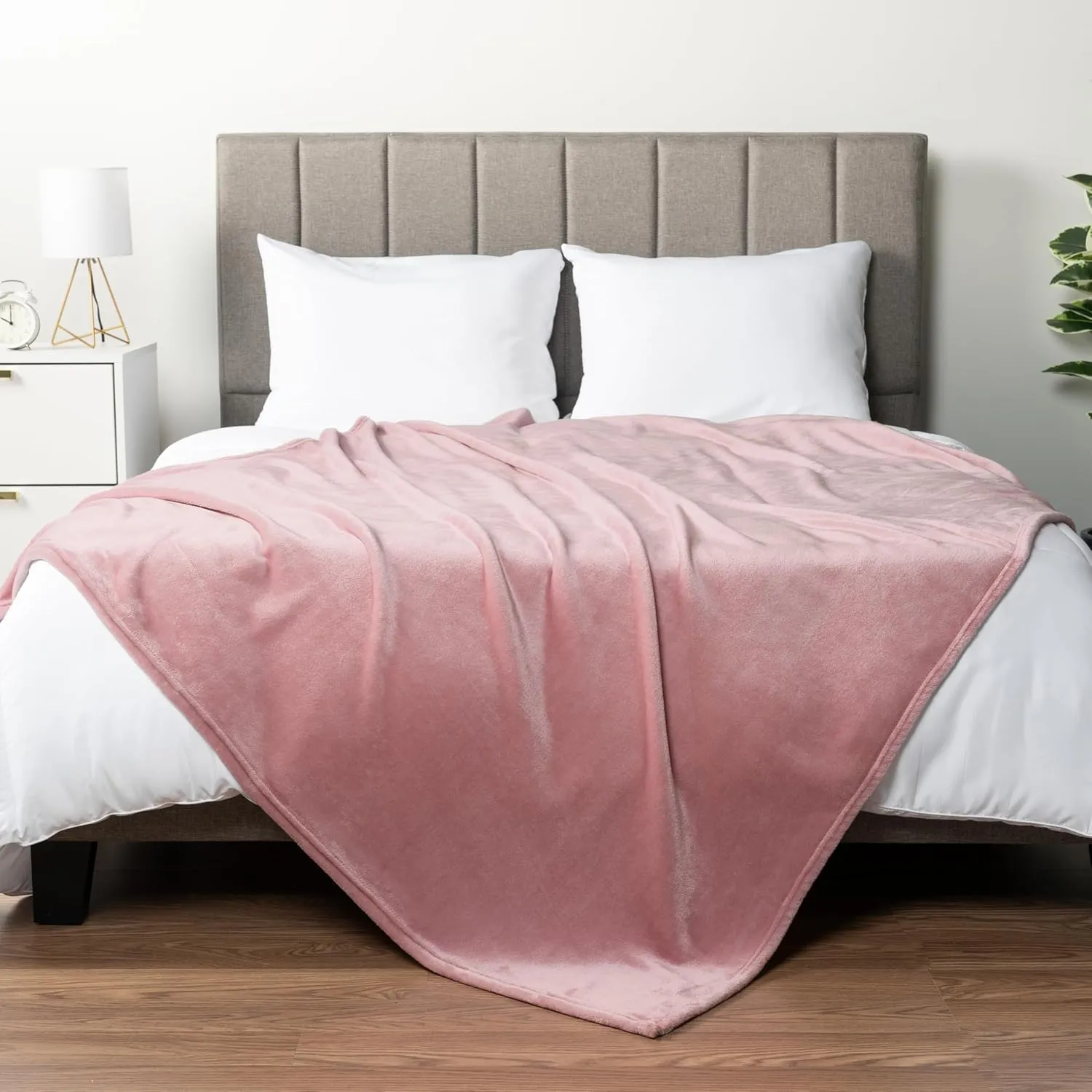 PAVILIA Blush Pink Fleece Throw Blanket for Couch Twin Size, Pink Super Soft Fuzzy Flannel Throw for Sofa, Luxury Plush Microfiber Blanket Twin Bed, Home Decorative Velvet Gift Blanket, 60x80