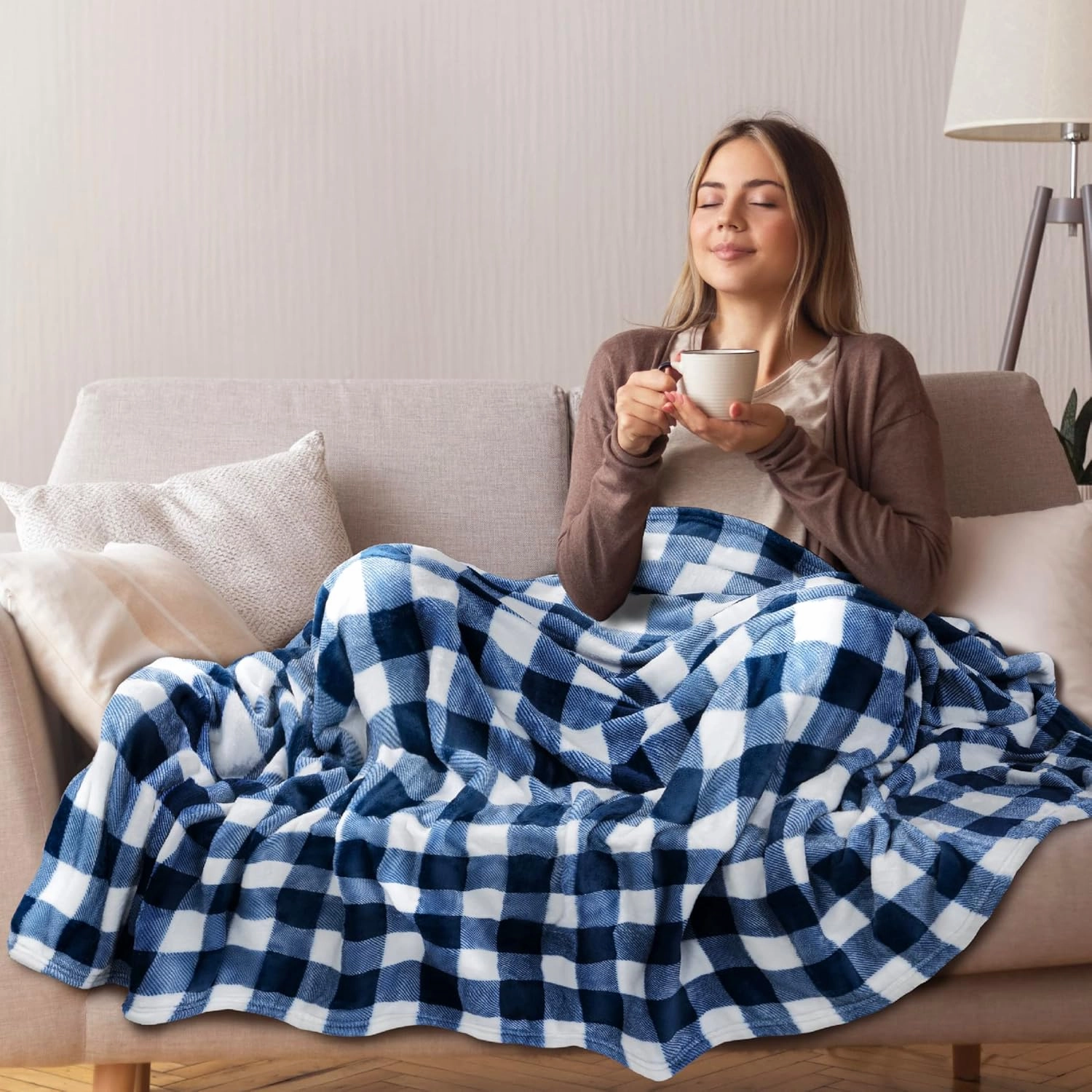 PAVILIA Buffalo Check Fleece Throw Blanket | Blue White Checkered Plaid Flannel Blanket | Soft Velvet Lightweight Microfiber Blanket for Couch Sofa | 50x60 Inches Checker Navy