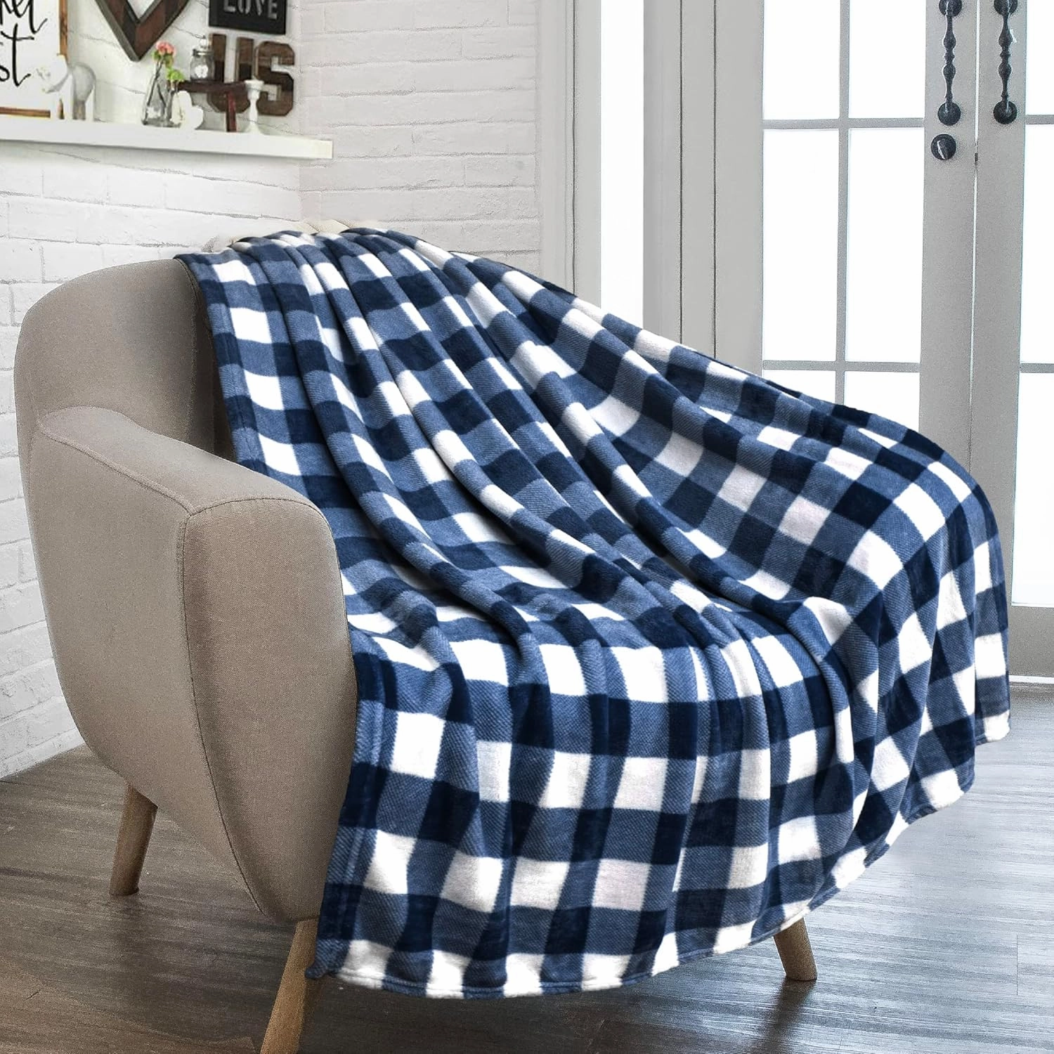 PAVILIA Buffalo Check Fleece Throw Blanket | Blue White Checkered Plaid Flannel Blanket | Soft Velvet Lightweight Microfiber Blanket for Couch Sofa | 50x60 Inches Checker Navy
