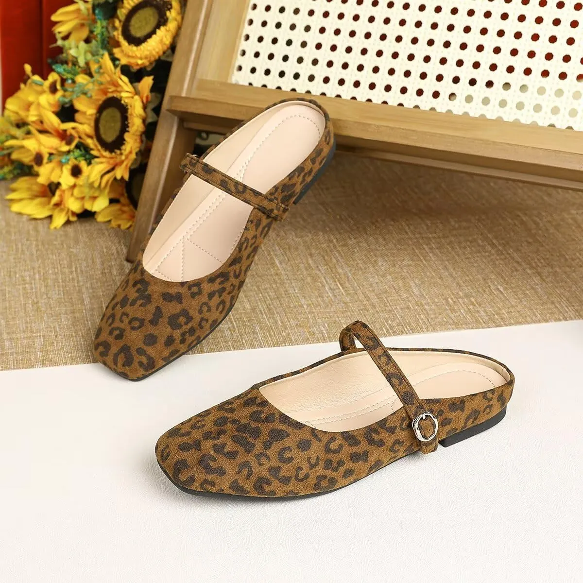TN TANGNEST Women's Mary Jane Shoes Mules for Women Flats Retro One Line Strap Flats Cute Square Toe Backless Flat Mules